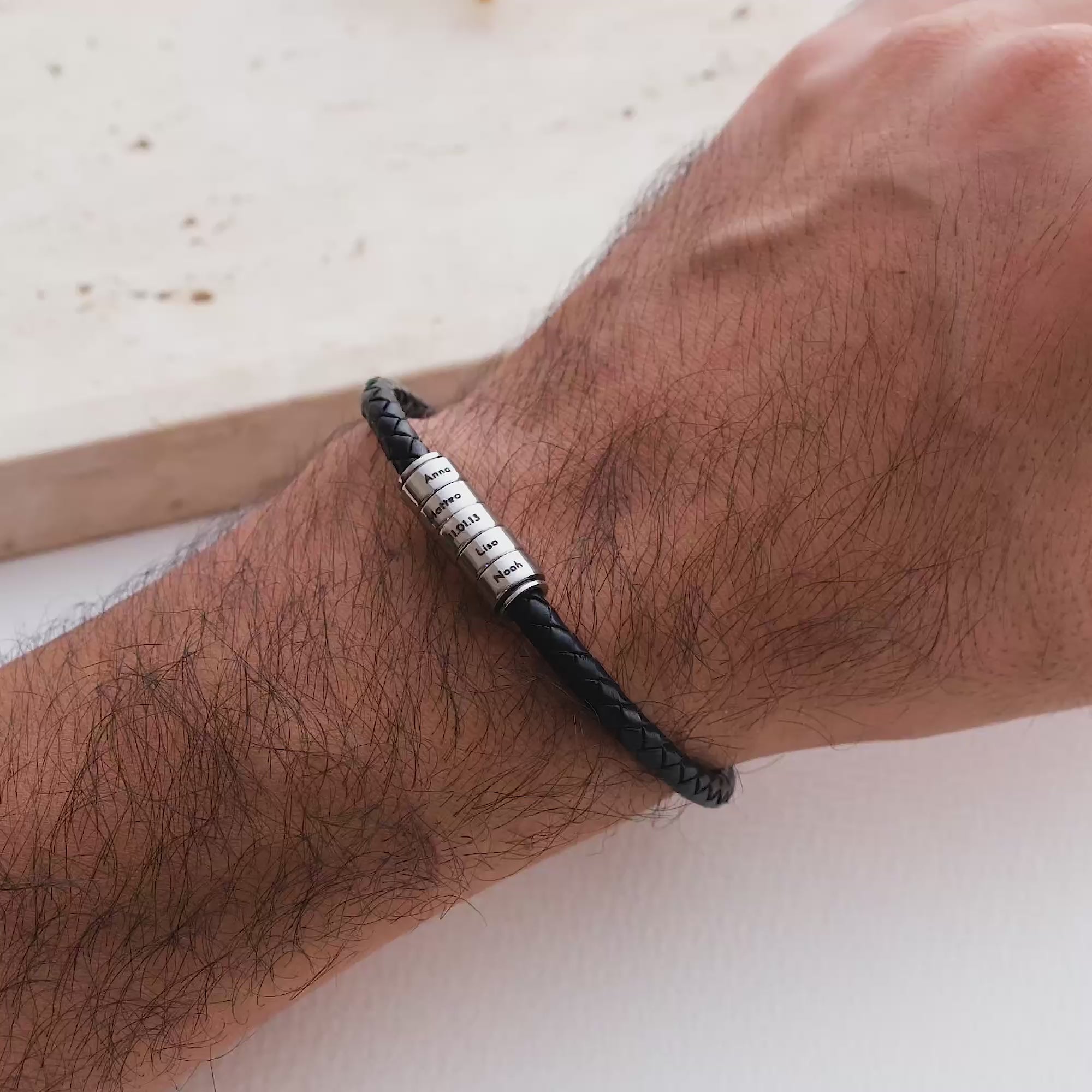 Brazalete de cuero con hasta 5 grabados